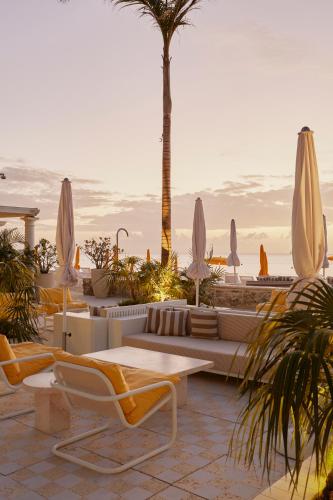 Pub/Lounge, Palm Heights in Grand Cayman Pub/Lounge, Palm Heights in Grand Cayman