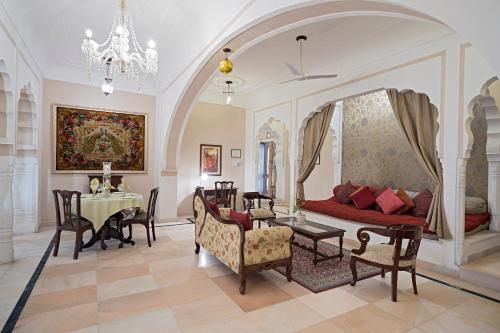 Létesítmények, Alsisar Mahal – A Heritage Hotel in Alsisar Létesítmények, Alsisar Mahal – A Heritage Hotel in Alsisar