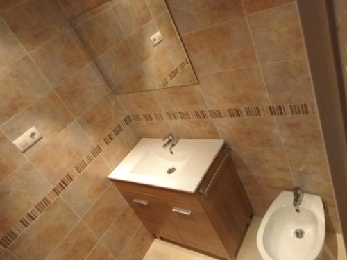 This photo about ACV - Calablanca I-1ª linea, planta 5, Frontal al mar shared on HyHotel.com