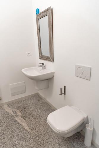 Bathroom, Pescalina - Pescate in Pescate Bathroom, Pescalina - Pescate in Pescate