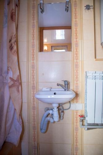 This photo about Kamelot Guest House shared on HyHotel.com