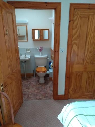 Bathroom, Bridge of Bennie Cottage in Banchory Bathroom, Bridge of Bennie Cottage in Banchory