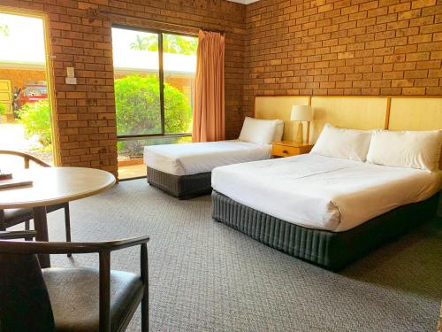 Knotts Crossing Resort in Katherine Knotts Crossing Resort in Katherine