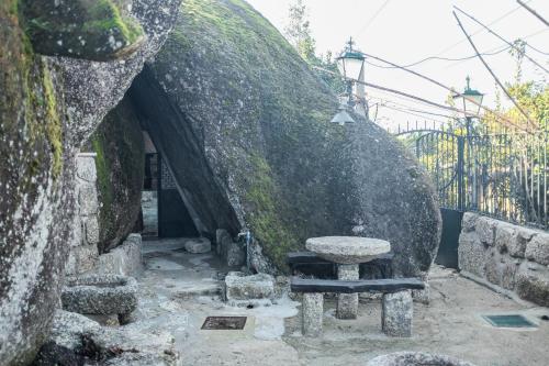 Casa do Penedo Gerês (Casa do Penedo Geres) in ชาโมอิม Casa do Penedo Gerês (Casa do Penedo Geres) in ชาโมอิม