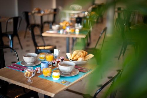 Food and beverages, Hotel Sables D'or in Sete Food and beverages, Hotel Sables D'or in Sete