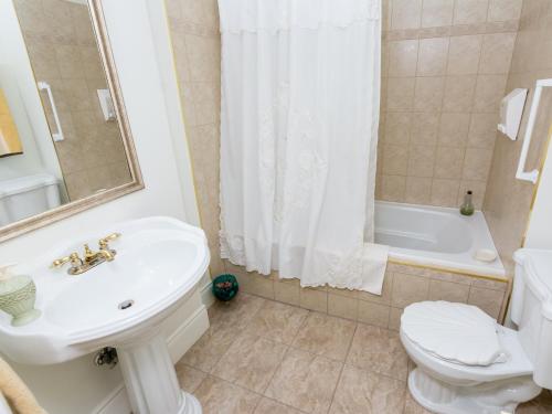 This photo about Green Woods Inn shared on HyHotel.com