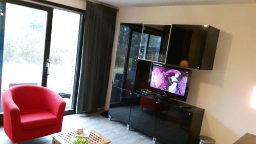 Quartos, Appartement HELIOS met eigen KEUKEN op beg grond met TERRAS en Verwarmd Binnen-ZWEMBAD, Nabij Strand in Ameland Quartos, Appartement HELIOS met eigen KEUKEN op beg grond met TERRAS en Verwarmd Binnen-ZWEMBAD, Nabij Strand in Ameland