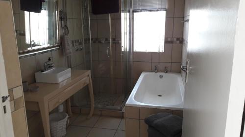 Baie, Kerkstraat 47 in Gansbaai Baie, Kerkstraat 47 in Gansbaai