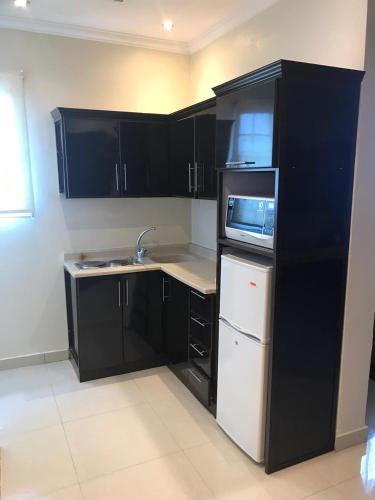 кухня, Nawara Furnished Units - Al Aziziyah in Al Aziziyah кухня, Nawara Furnished Units - Al Aziziyah in Al Aziziyah
