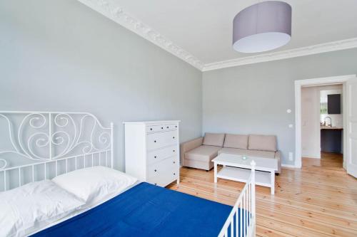 Magnificent turn of century flat (legal)