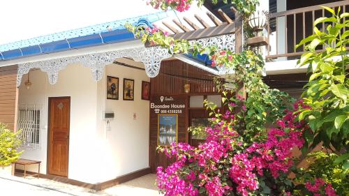 บุญดี เฮาส์ (Boondee House) in แม่ฮ่องสอน บุญดี เฮาส์ (Boondee House) in แม่ฮ่องสอน