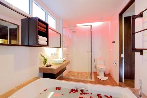 Bathroom, Sand Sea Resort near Poda Island Bathroom, Sand Sea Resort near Poda Island