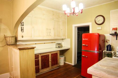 在meiguo.com看到的The Pink Polka Dott的介绍图片