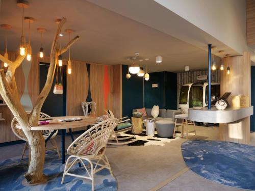 Лоби, Hotel Mercure Annemasse Porte De Geneve in Гайард Лоби, Hotel Mercure Annemasse Porte De Geneve in Гайард