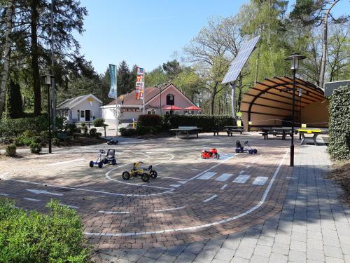 Playground, Chalet Hoenderloo Beuk in Bosgebied Hoenderloo Playground, Chalet Hoenderloo Beuk in Bosgebied Hoenderloo