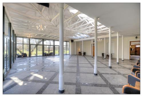 Palac Lochow in Lochow Palac Lochow in Lochow