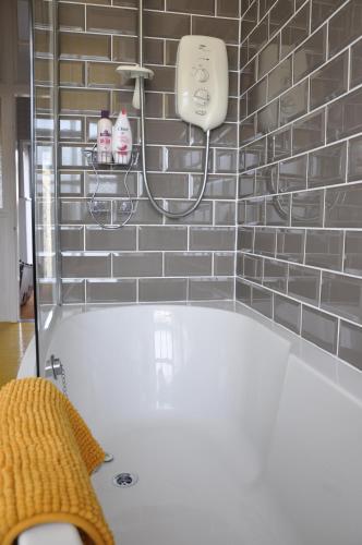 Bathroom, Emahroo Cullen in Cullen Bathroom, Emahroo Cullen in Cullen