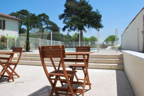 Swimming pool, Chambres d'hotes La Leva in Villette-d'Anthon Swimming pool, Chambres d'hotes La Leva in Villette-d'Anthon
