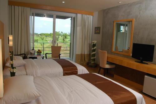 Uniland Golf & Resort in Nakhon Pathom Uniland Golf & Resort in Nakhon Pathom