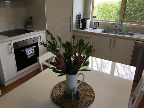 廚房, 埃莫拉爾德嶺住宿加早餐旅館 (Emerald Ridge) in 埃梅洛德 廚房, 埃莫拉爾德嶺住宿加早餐旅館 (Emerald Ridge) in 埃梅洛德