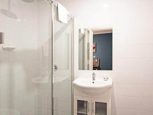 Bathroom, 28 Hotel in Sydney Bathroom, 28 Hotel in Sydney