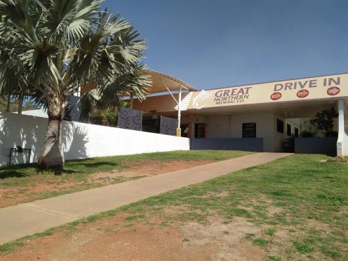 Entrance, Overlander Hotel in Mount Isa Entrance, Overlander Hotel in Mount Isa