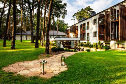 A szálláshely kívülről, Columna Medica in Lask A szálláshely kívülről, Columna Medica in Lask