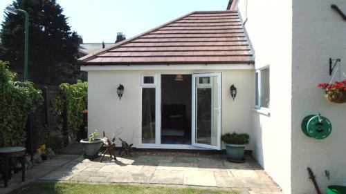 Facilities, TEA in Liverpool - Private - Quiet - Ground Floor - En-suite - Walk-in-shower in Crosby Facilities, TEA in Liverpool - Private - Quiet - Ground Floor - En-suite - Walk-in-shower in Crosby