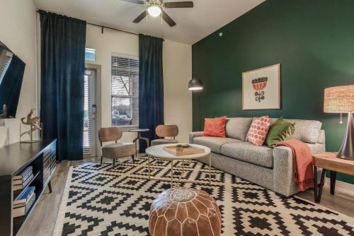 Elegant 2BR near Downtown Austin by WanderJaunt Austin