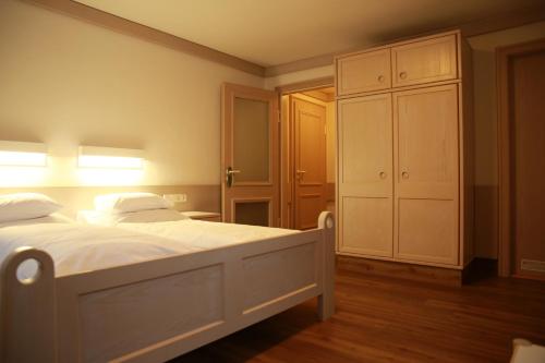 This photo about Hotel Garni Zur Laute shared on HyHotel.com