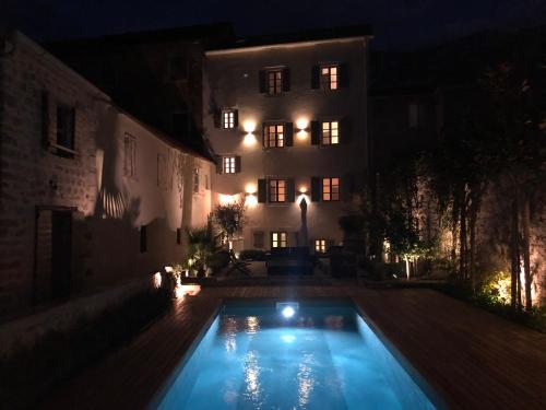Uszoda, Palazzo Sbutega in Prcanj Uszoda, Palazzo Sbutega in Prcanj