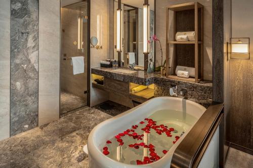 This photo about JInling Grand Hotel shared on HyHotel.com