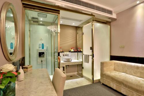 This photo about Hangzhou Milan Fashion Hotel shared on HyHotel.com