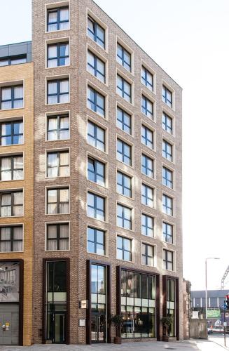 Bejárat, Rockwell East-Tower Bridge near HMS Belfast Bejárat, Rockwell East-Tower Bridge near HMS Belfast