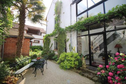 Jardin de Mathilde in Nangis Jardin de Mathilde in Nangis