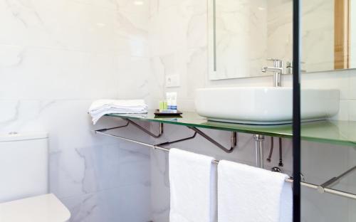 This photo about Duerming O Casal da Martina shared on HyHotel.com