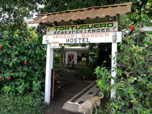 Entrance, Aracari Garden Hostel in Tortuguero Entrance, Aracari Garden Hostel in Tortuguero