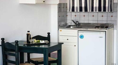 ห้องครัว, Christina Perlia Studios in โปรอส ห้องครัว, Christina Perlia Studios in โปรอส
