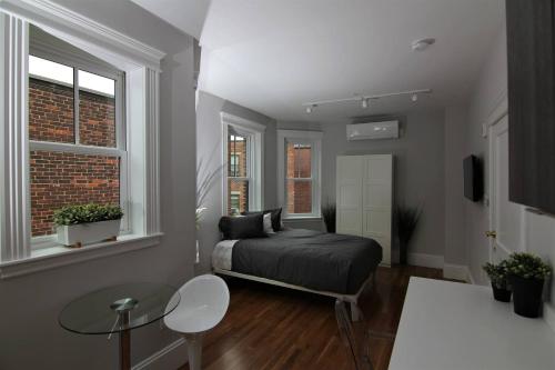 A Stylish Stay w/ a Queen Bed, Heated Floors.. #3 in Brookline A Stylish Stay w/ a Queen Bed, Heated Floors.. #3 in Brookline