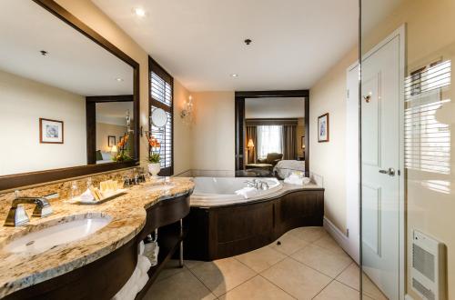 Fürdőszoba, Le St-Martin Hotel & Suites in Laval (Qébec) Fürdőszoba, Le St-Martin Hotel & Suites in Laval (Qébec)