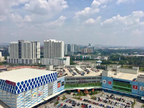 Luxury Homestay at Emira Residence