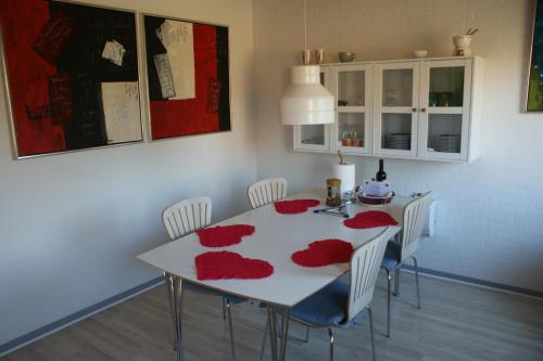 Kitchen, Hyggeligt byhus ved glasværkstedet pa Nordmors in Nykobing Mors Kitchen, Hyggeligt byhus ved glasværkstedet pa Nordmors in Nykobing Mors