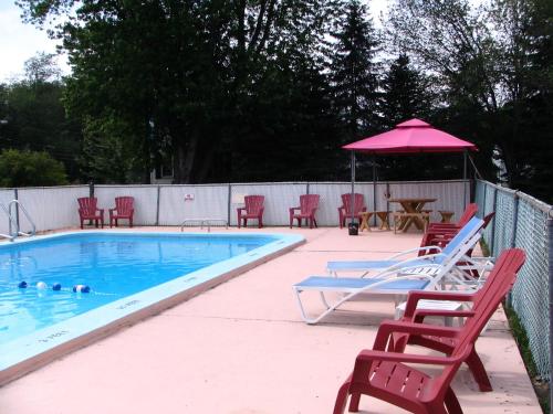 Úszómedence, Maple Leaf Motel in Littleton (NH) Úszómedence, Maple Leaf Motel in Littleton (NH)