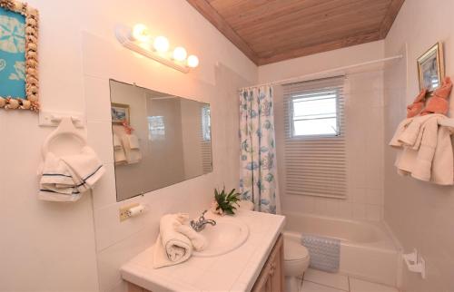 Μπάνιο, The Sugar Apple Lodging in Dunmore Town Μπάνιο, The Sugar Apple Lodging in Dunmore Town