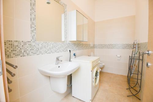 Bathroom, Case Sangiorgio in Ginosa Bathroom, Case Sangiorgio in Ginosa
