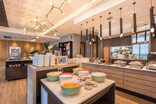 Restaurant, Belaire Suites Hotel in North Beach Restaurant, Belaire Suites Hotel in North Beach