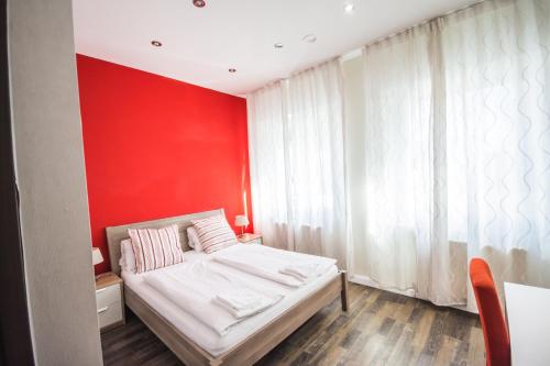 Hotel Turmfalke 24H Check In in Linz Hotel Turmfalke 24H Check In in Linz