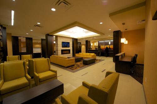Vestíbulo, Days Inn & Suites by Wyndham Winnipeg Airport Manitoba in Winnipeg (MB) Vestíbulo, Days Inn & Suites by Wyndham Winnipeg Airport Manitoba in Winnipeg (MB)