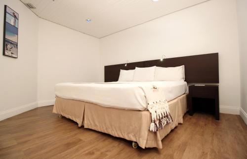 Guestroom, Hotel CCT in Business District Guestroom, Hotel CCT in Business District