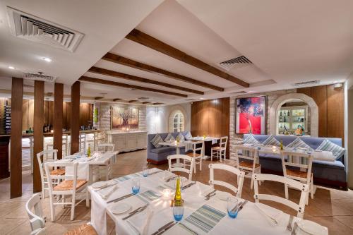 Food and beverages, Majestic City Retreat Hotel in Bur Dubai Food and beverages, Majestic City Retreat Hotel in Bur Dubai